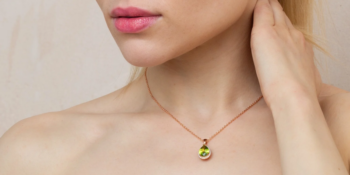 Rose Gold, Yellow Gold or Silver? How to Choose Your Necklace