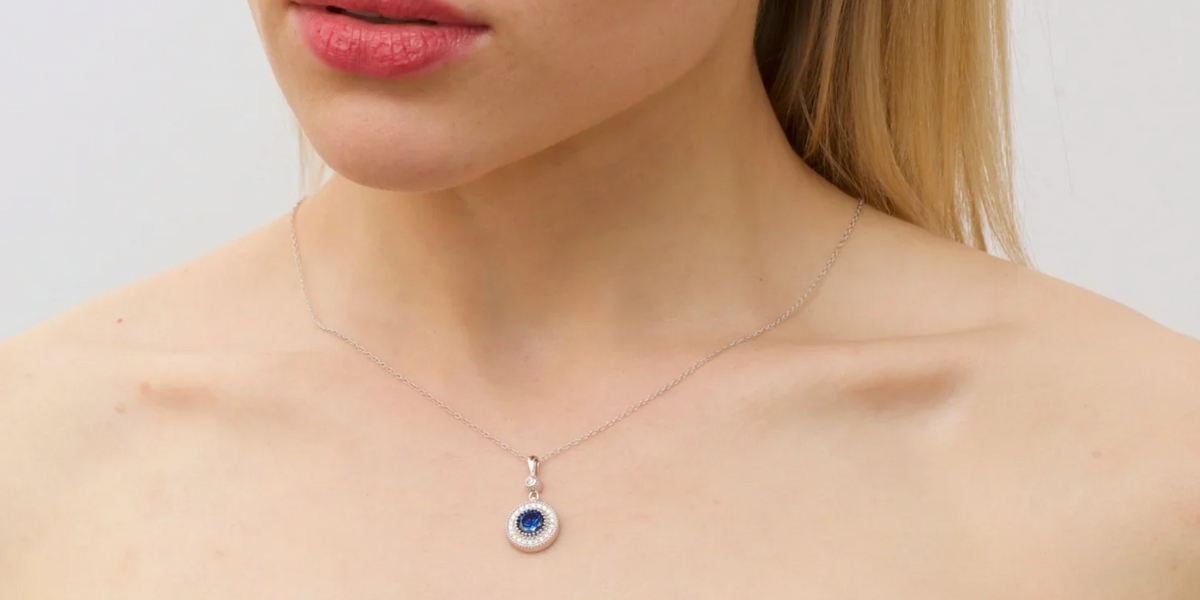 What Is 925 Sterling Silver? A Guide to Choosing the Right Necklace