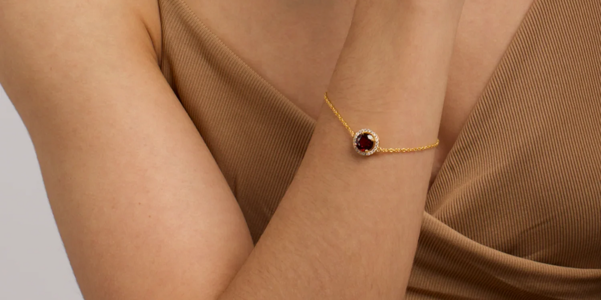 A Touch of Colour: How to Choose the Right Gold Gemstone Bracelet