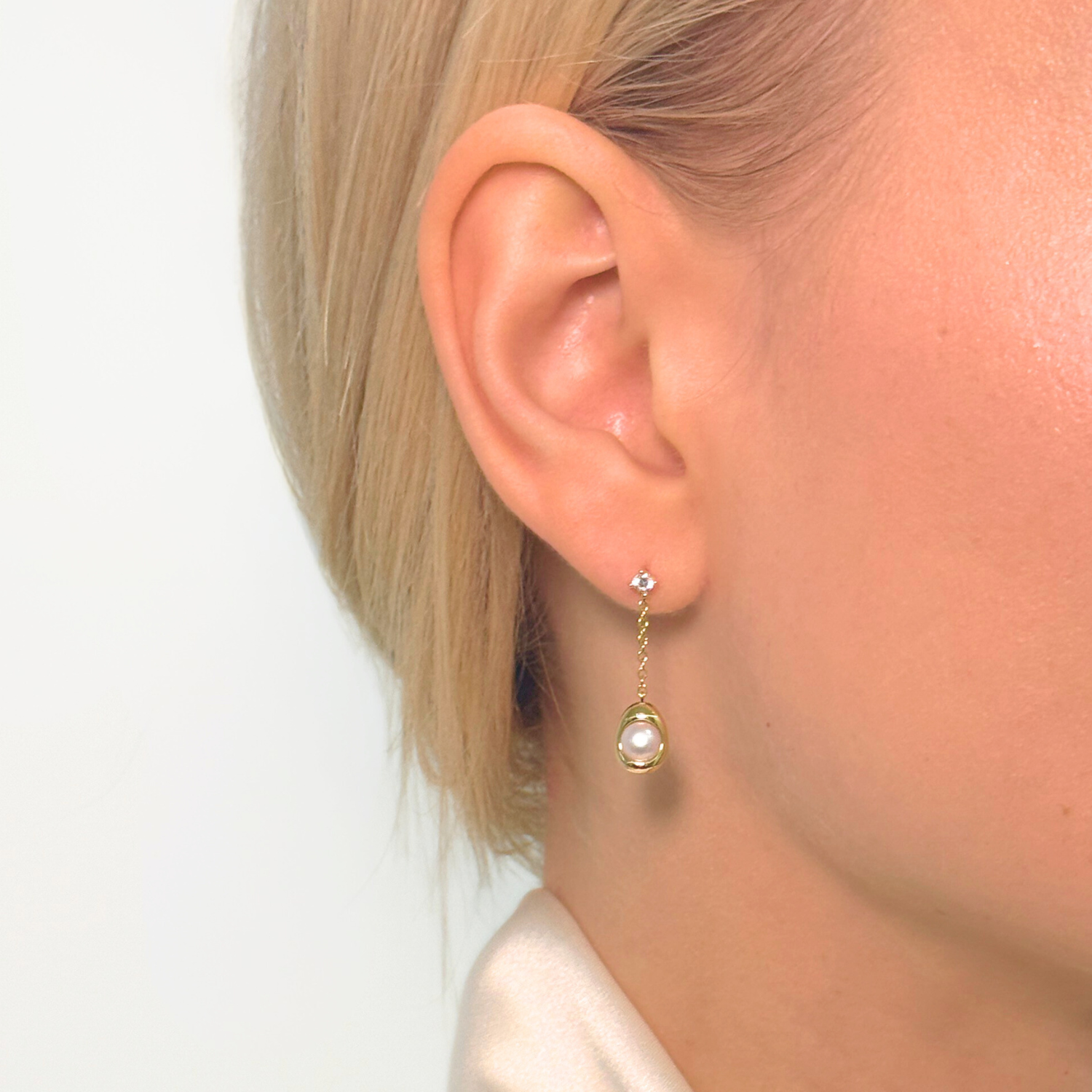 model wearing 18k gold 925 sterling silver pearl chain earrings