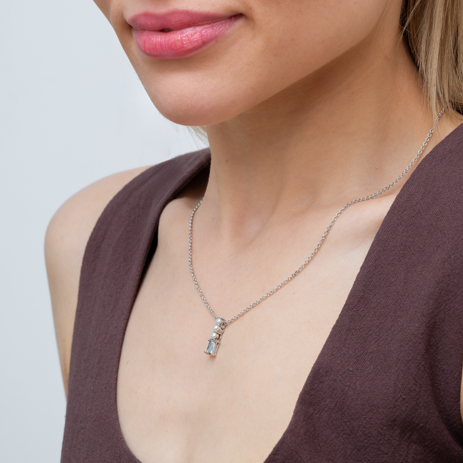 model wearing 925 sterling silver blue topaz pearl necklace