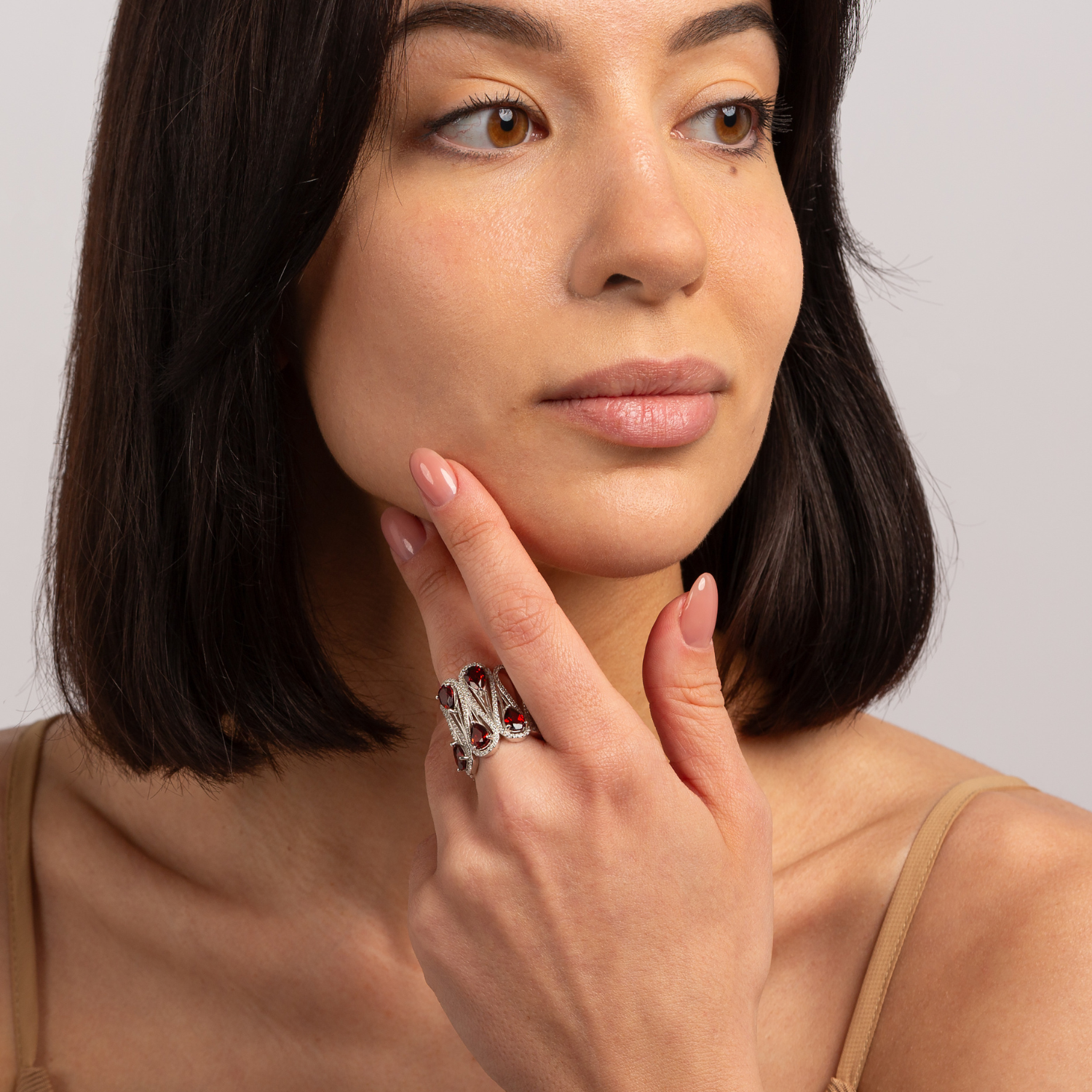Statement vs Minimal Jewellery – When & How to Wear Each