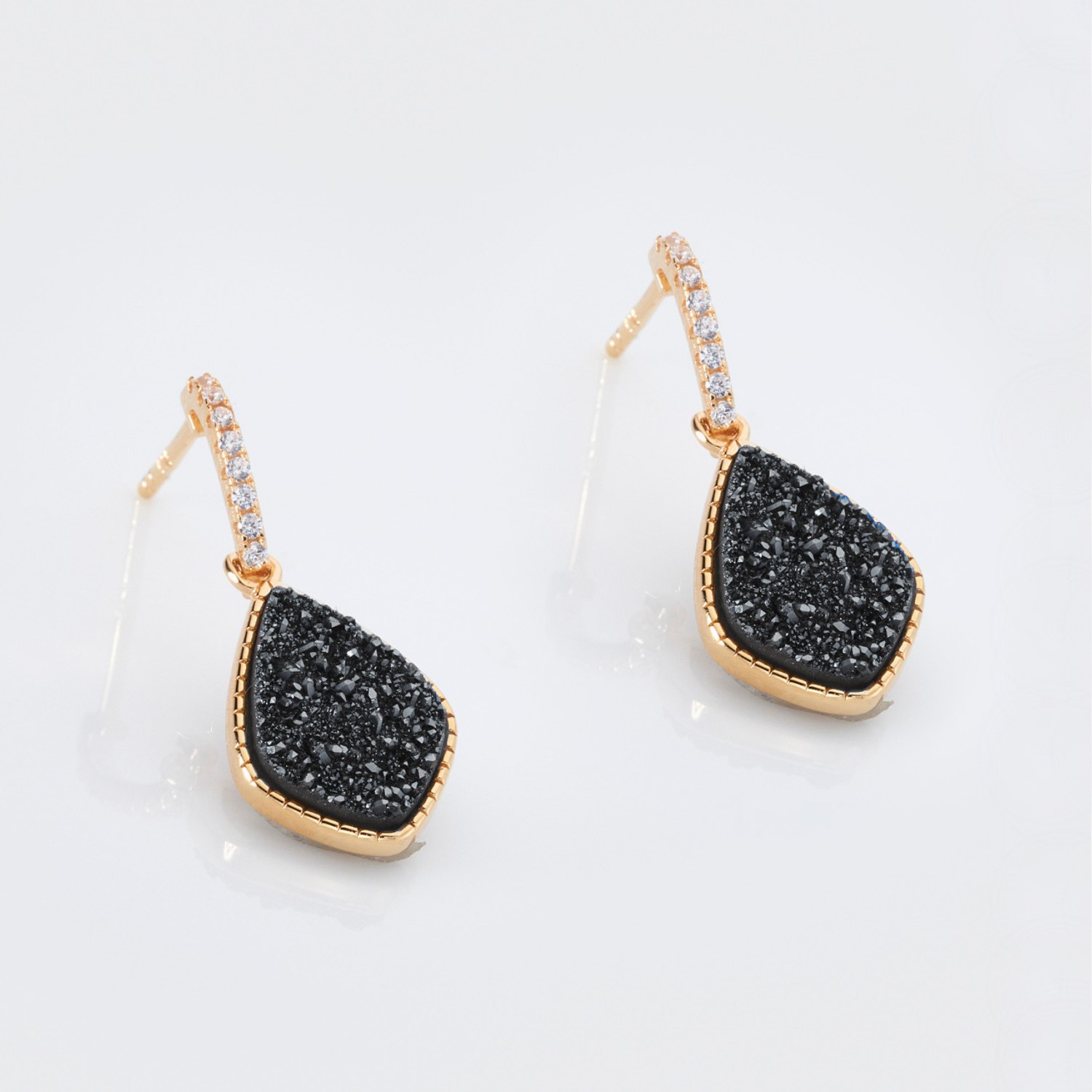 Elara Star Black Earrings