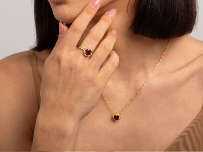 January birthstone Garnet