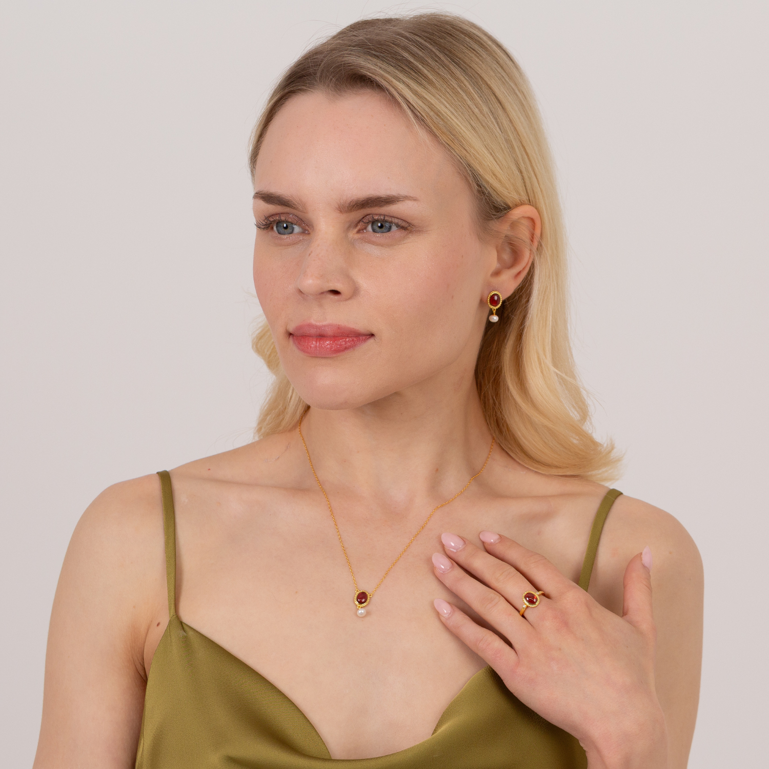 model wearing 18k gold plated sterling silver garnet  pearl jewellery set
