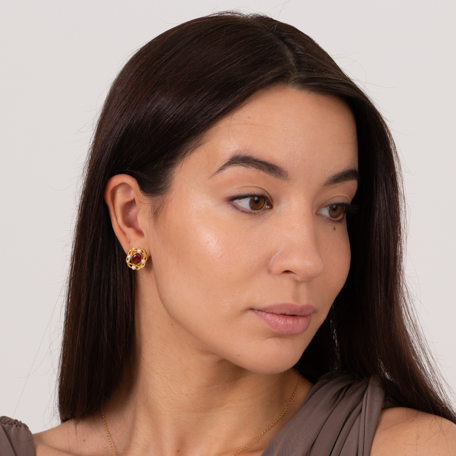 model wearing 18k gold plating sterling silver garnet pearl oval earrings