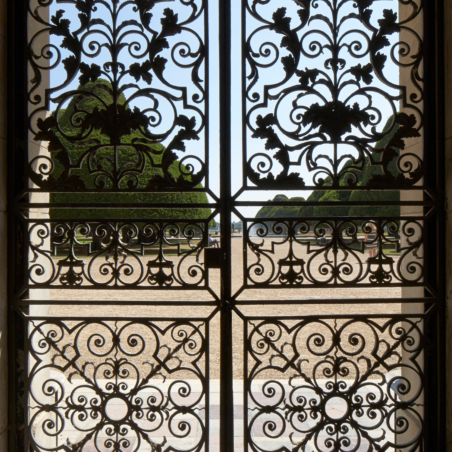 hampton court palace gates