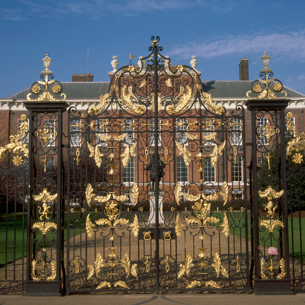 kensington palace golden gates